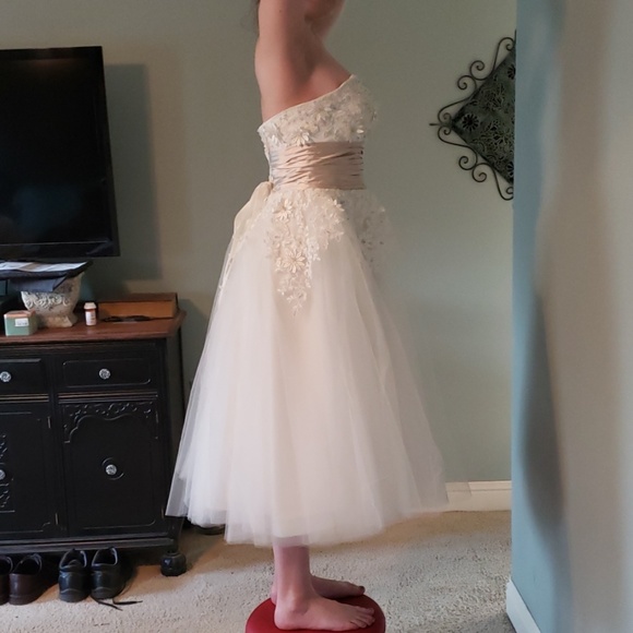 Ivory t-length wedding dress - Picture 7 of 8